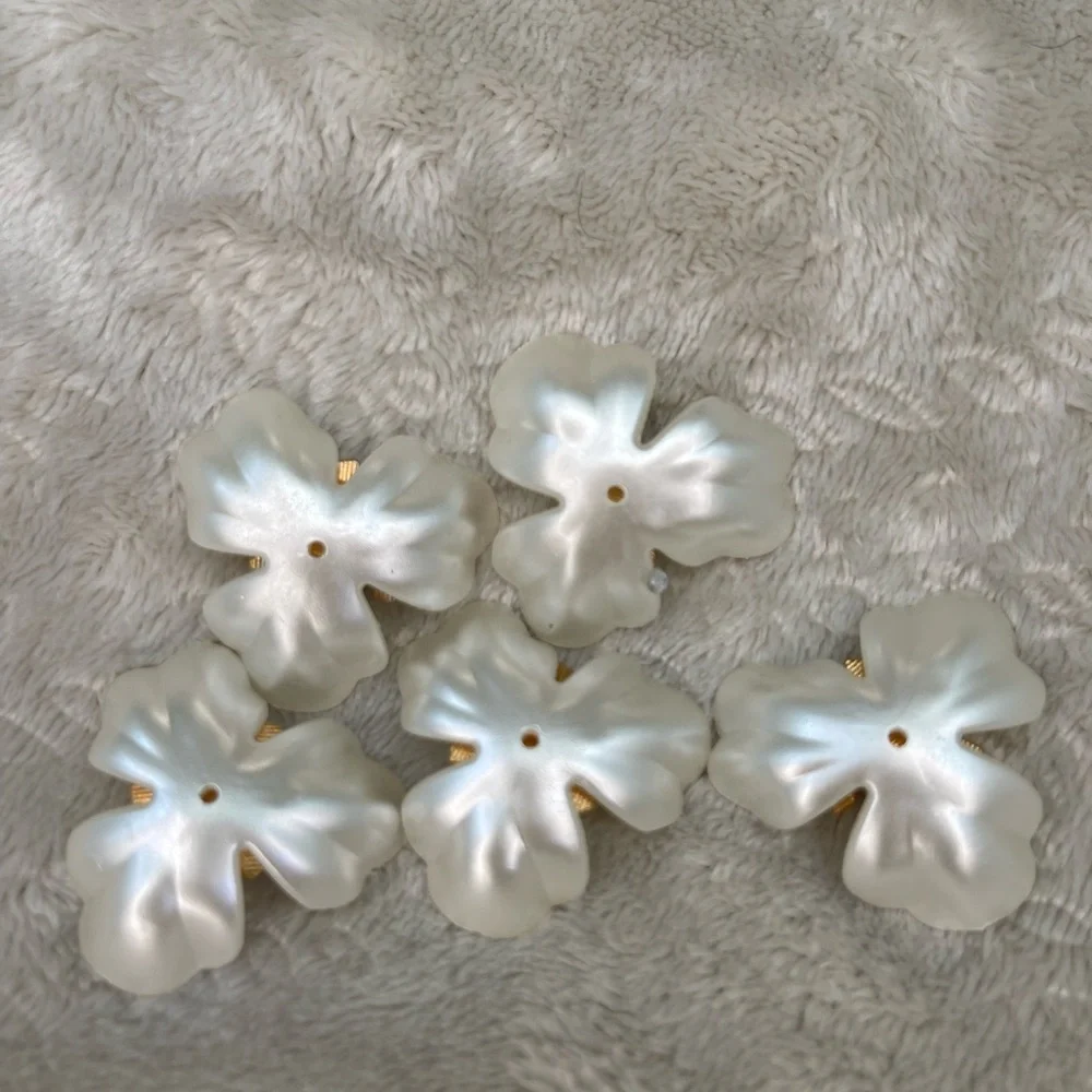 Elegant Floral Pearl Accents‎ for clothing or hair